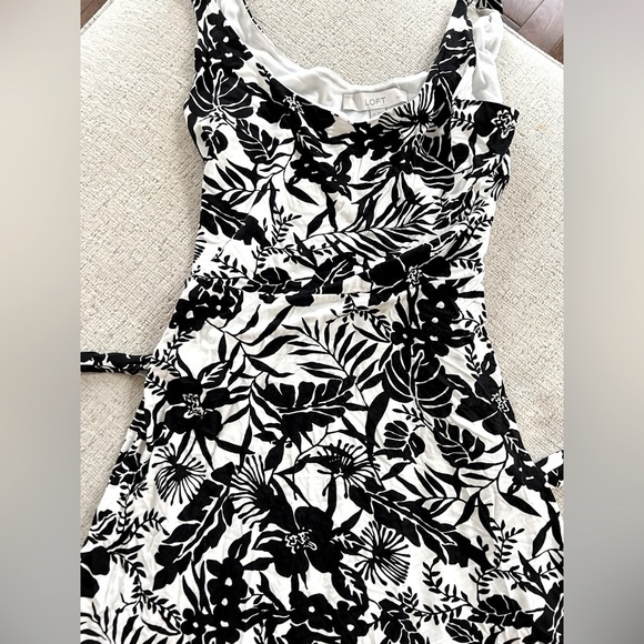 COPY - Loft floral dress size Lareg petite - Picture 2 of 2